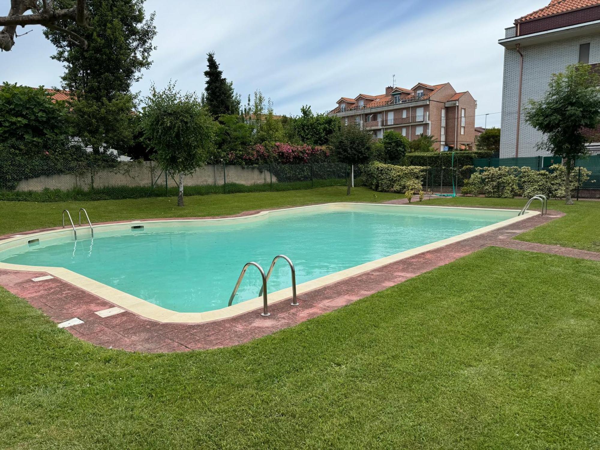 Апартаменты Garaje Y Piscina Comunitaria! Суансес Экстерьер фото